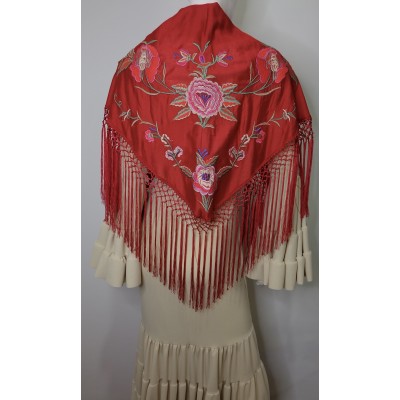 Mantón de seda rojo Bordado en tonos rosas