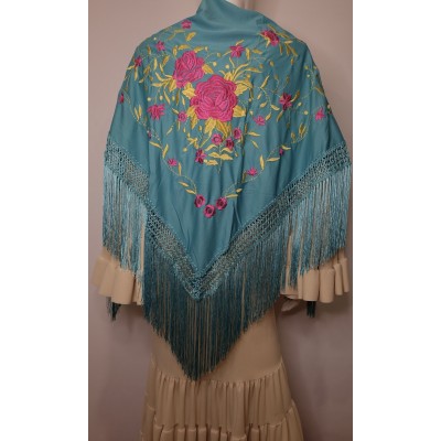 Mantón turquesa bordado en rosa y dorado