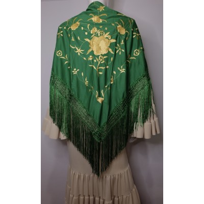 Mantón verde bordado en dorado