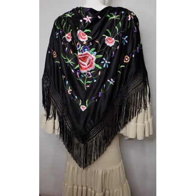 Mantón negro bordado en tonos varios