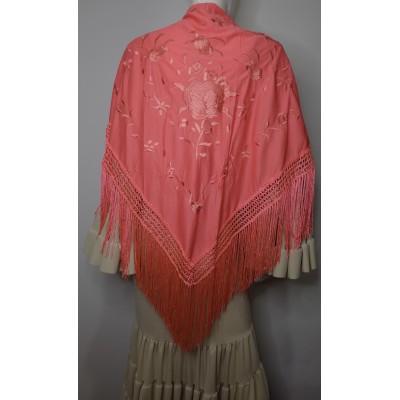 Mantón coral bordado al tono
