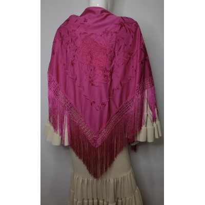 Mantón capote bordado al tono