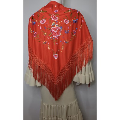 Mantón rojo bordado en tonos varios