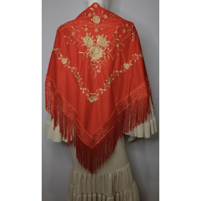 Mantón rojo bordado en dorado