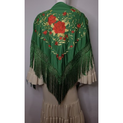 Mantón verde bordado en rojo y dorado