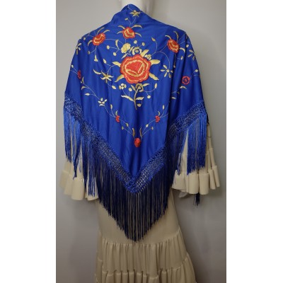 Mantón Azul Klein bordado en rojo y dorado