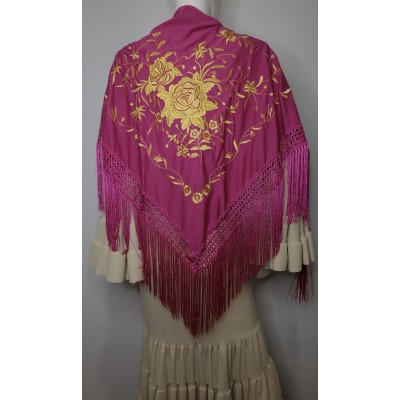 Mantón capote bordado en dorado