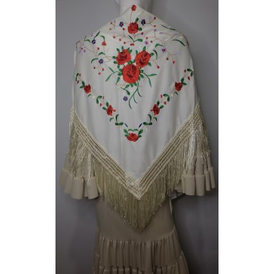 Mantón beig bordado en rojo y verde