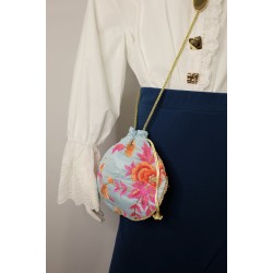 Bombonera celeste bordado mantón