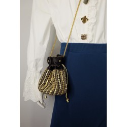 Bombonera negra detalles dorados